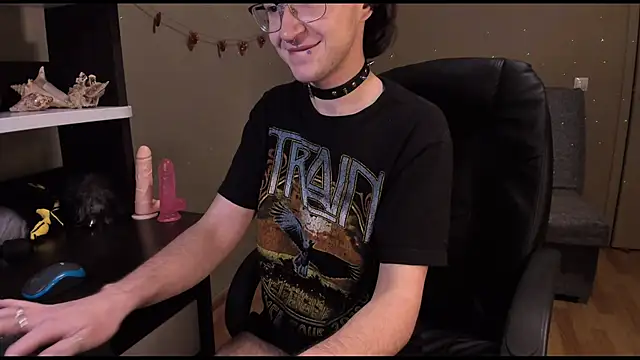 Snapshot of zackstivens chatting on February 10, 1:03 am zackstivens online show from February 10, 1:03 am