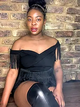 Snapshot of Ass-Queen chatting on September 25, 9:29 pm Ass-Queen online show from September 25, 9:29 pm