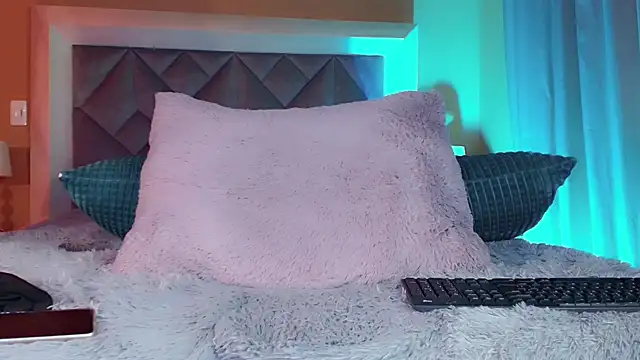 Ezraa1 online show from December 12, 1:06 pm