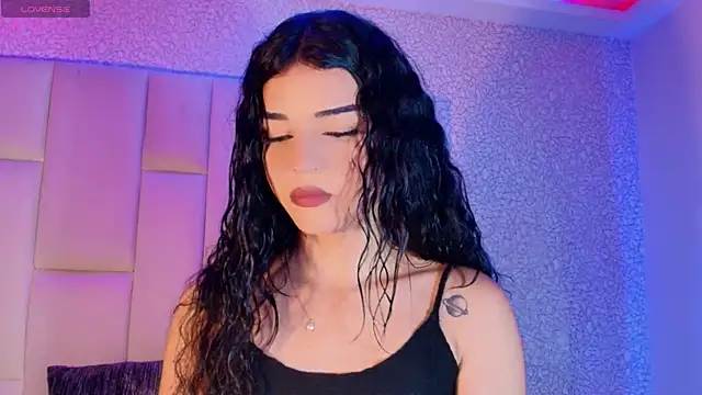 Summer walkerr online show from March 1, 12:45 pm