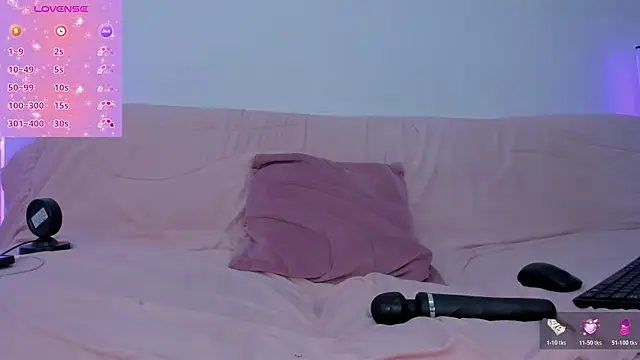 Snapshot of ImBlackEyes chatting on December 17, 9:10 pm ImBlackEyes online show from December 17, 9:10 pm