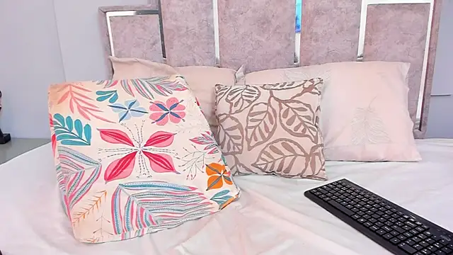 GabyyJones online show from February 5, 11:44 am