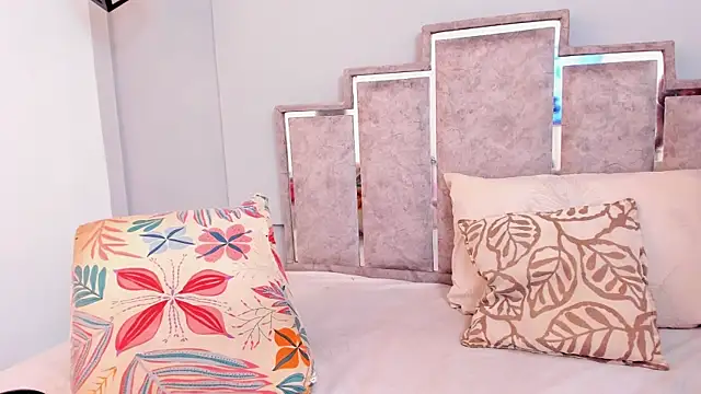 GabyyJones online show from February 28, 11:25 am