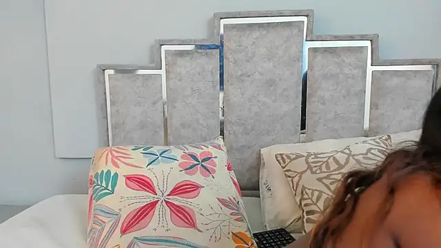 GabyyJones online show from March 10, 11:42 am