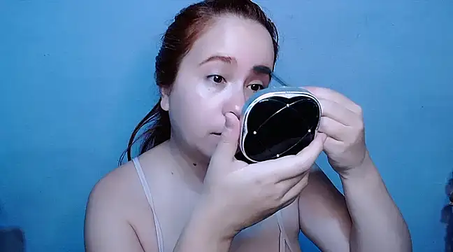 Snapshot of SubLayla01 chatting on February 4, 11:27 am SubLayla01 online show from February 4, 11:27 am