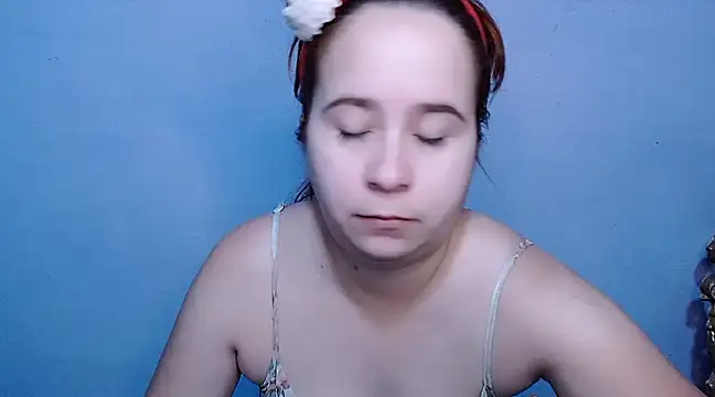 Snapshot of SubLayla01 chatting on February 17, 11:44 am SubLayla01 online show from February 17, 11:44 am