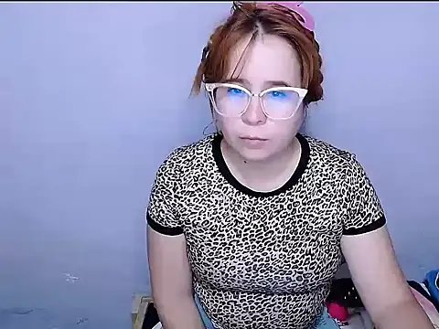 Snapshot of SubLayla01 chatting on November 11, 5:57 pm SubLayla01 online show from November 11, 5:57 pm