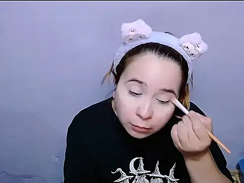 Snapshot of SubLayla01 chatting on November 13, 5:34 pm SubLayla01 online show from November 13, 5:34 pm