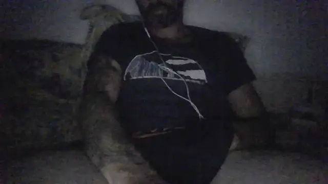 Snapshot of vinzz49 chatting on October 8, 5:38 am vinzz49 online show from October 8, 5:38 am