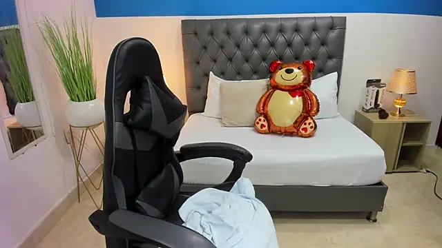 candy summer28 online show from February 28, 7:25 pm