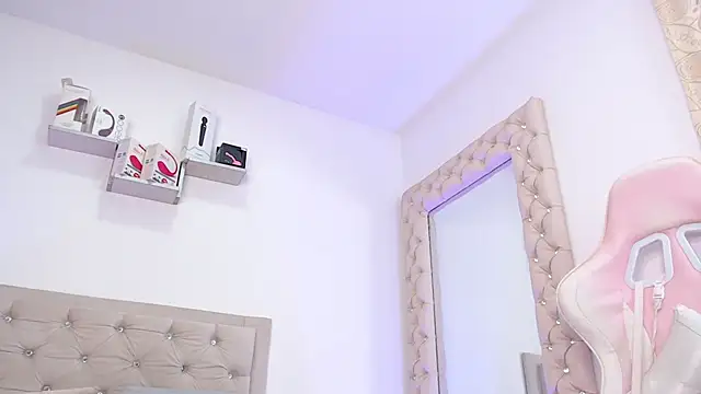 Snapshot of lorennahernandez01 chatting on January 10, 12:36 pm lorennahernandez01 online show from January 10, 12:36 pm