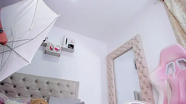 Snapshot of lorennahernandez01 chatting on February 8, 9:13 am lorennahernandez01 online show from February 8, 9:13 am