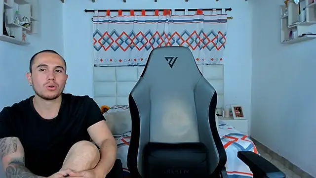 xxx sweet couple  online show from March 18, 5:20 am