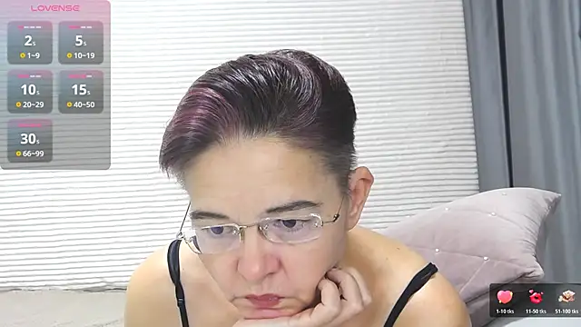 StaceyDarling online show from November 29, 3:09 am