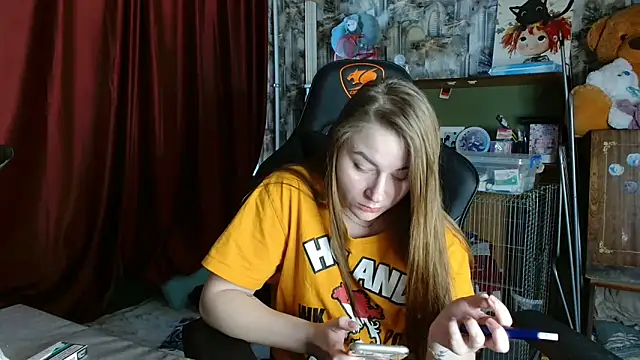 Snapshot of ElenaMaeer chatting on February 22, 1:13 pm ElenaMaeer online show from February 22, 1:13 pm