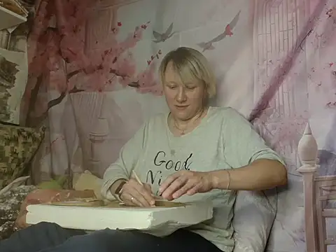 Snapshot of ElenaMaeer chatting on September 20, 6:31 pm ElenaMaeer online show from September 20, 6:31 pm