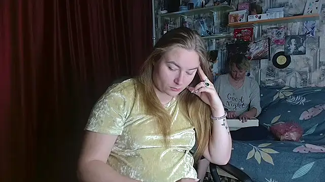 Snapshot of ElenaMaeer chatting on September 21, 1:24 pm ElenaMaeer online show from September 21, 1:24 pm