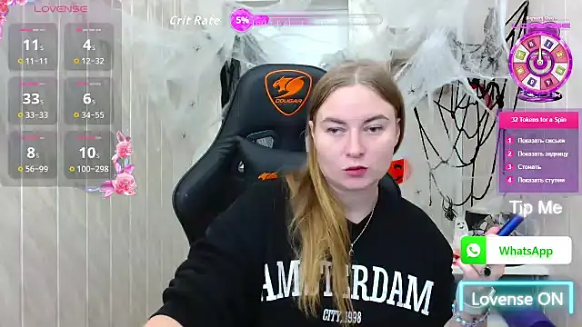 Snapshot of ElenaMaeer chatting on October 18, 8:15 am ElenaMaeer online show from October 18, 8:15 am