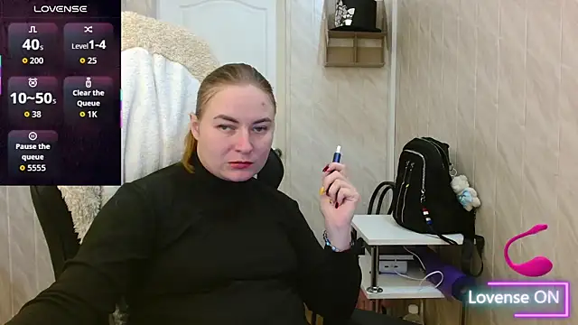 Snapshot of ElenaMaeer chatting on November 12, 8:26 am ElenaMaeer online show from November 12, 8:26 am