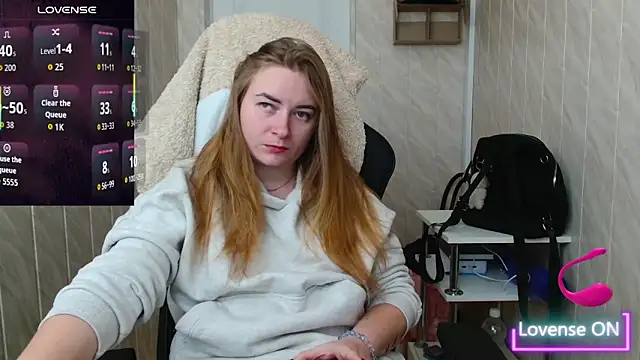 Snapshot of ElenaMaeer chatting on November 15, 9:06 am ElenaMaeer online show from November 15, 9:06 am