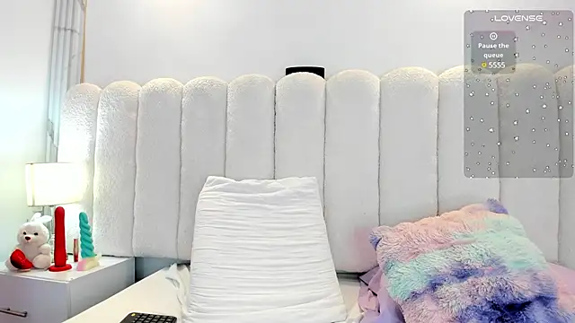 Mia rom11 online show from February 28, 3:26 pm