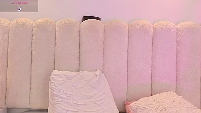 Mia rom11 online show from September 12, 12:49 pm