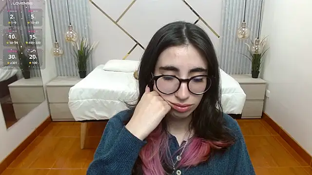 LenaRoses online show from September 19, 7:25 pm