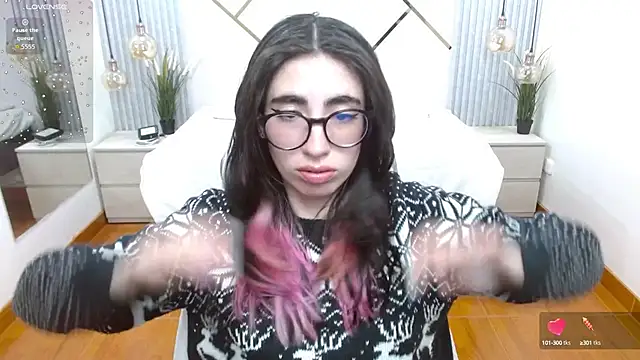 LenaRoses online show from September 24, 7:50 pm