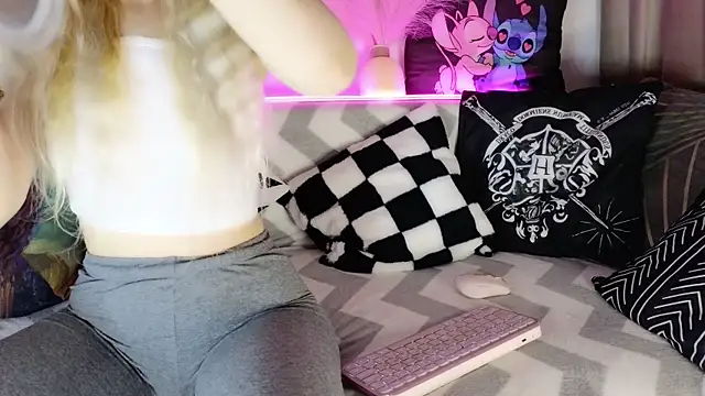 nicollewetpussy online show from February 26, 9:48 pm