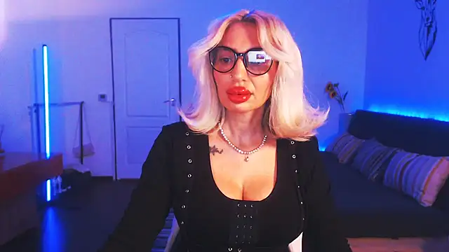 beauty chl0e online show from December 30, 9:50 pm