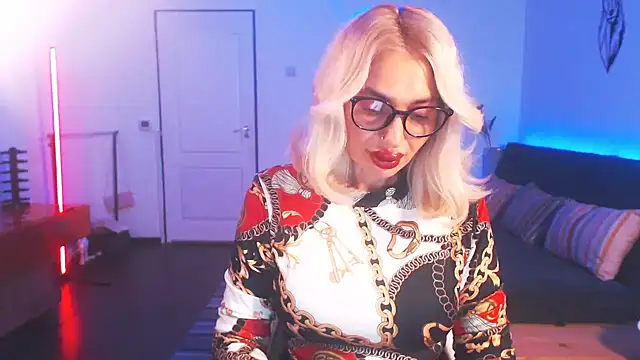 beauty chl0e online show from January 11, 9:15 pm