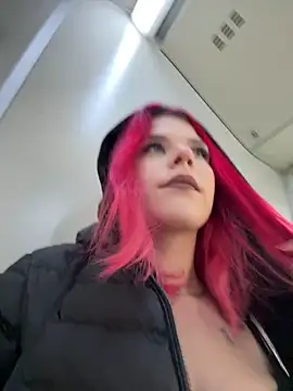 Snapshot of RiriRoseey chatting on February 8, 7:59 am RiriRoseey online show from February 8, 7:59 am