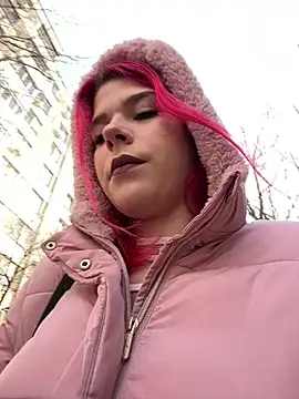 Snapshot of RiriRoseey chatting on February 9, 8:11 am RiriRoseey online show from February 9, 8:11 am