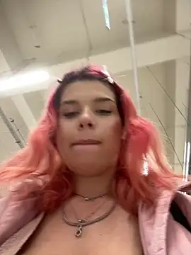 Snapshot of RiriRoseey chatting on March 2, 11:18 am RiriRoseey online show from March 2, 11:18 am