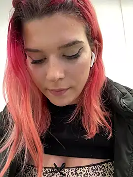 Snapshot of RiriRoseey chatting on March 3, 11:22 am RiriRoseey online show from March 3, 11:22 am