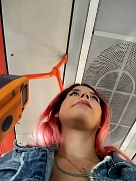 Snapshot of RiriRoseey chatting on September 24, 7:33 am RiriRoseey online show from September 24, 7:33 am