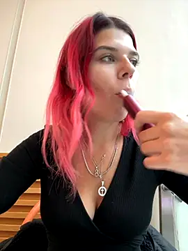 Snapshot of RiriRoseey chatting on October 7, 8:11 am RiriRoseey online show from October 7, 8:11 am