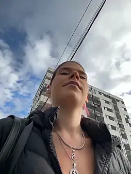 Snapshot of RiriRoseey chatting on October 11, 7:18 am RiriRoseey online show from October 11, 7:18 am