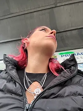 Snapshot of RiriRoseey chatting on October 24, 7:05 am RiriRoseey online show from October 24, 7:05 am