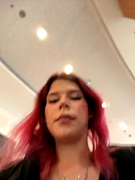 Snapshot of RiriRoseey chatting on November 13, 8:24 am RiriRoseey online show from November 13, 8:24 am