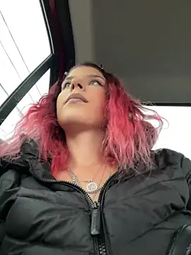 Snapshot of RiriRoseey chatting on November 15, 8:22 am RiriRoseey online show from November 15, 8:22 am