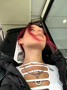 Snapshot of RiriRoseey chatting on November 16, 7:47 am RiriRoseey online show from November 16, 7:47 am