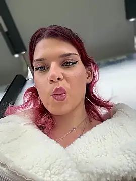 Snapshot of RiriRoseey chatting on November 21, 8:35 am RiriRoseey online show from November 21, 8:35 am