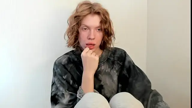 Snapshot of StellaDavis chatting on October 2, 9:05 am StellaDavis online show from October 2, 9:05 am