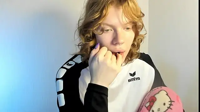 Snapshot of StellaDavis chatting on October 14, 8:15 am StellaDavis online show from October 14, 8:15 am