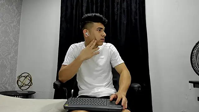 andrew rose  online show from December 23, 2:50 pm