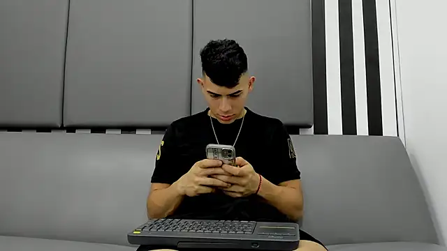 andrew rose  online show from December 24, 3:49 am