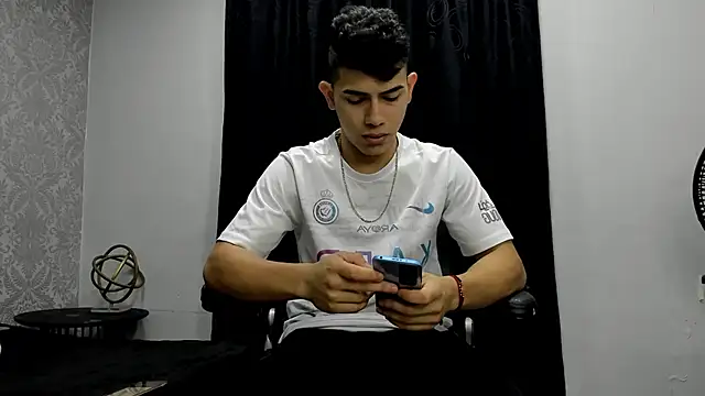 andrew rose  online show from December 30, 1:47 pm