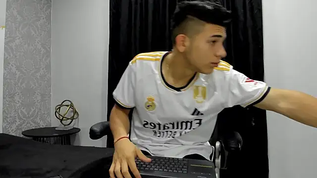 andrew rose  online show from January 7, 2:30 pm