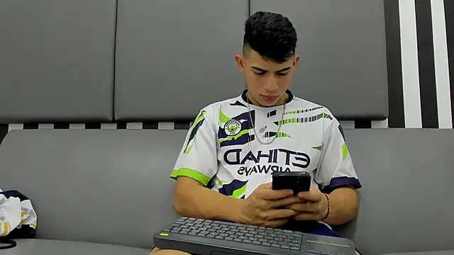 andrew rose  online show from January 17, 5:32 am